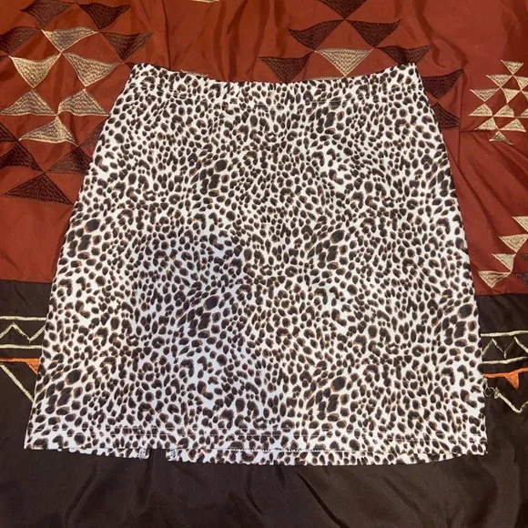 SHEIN CHEETAH PRINT SKIRT - Picture 2 of 4
